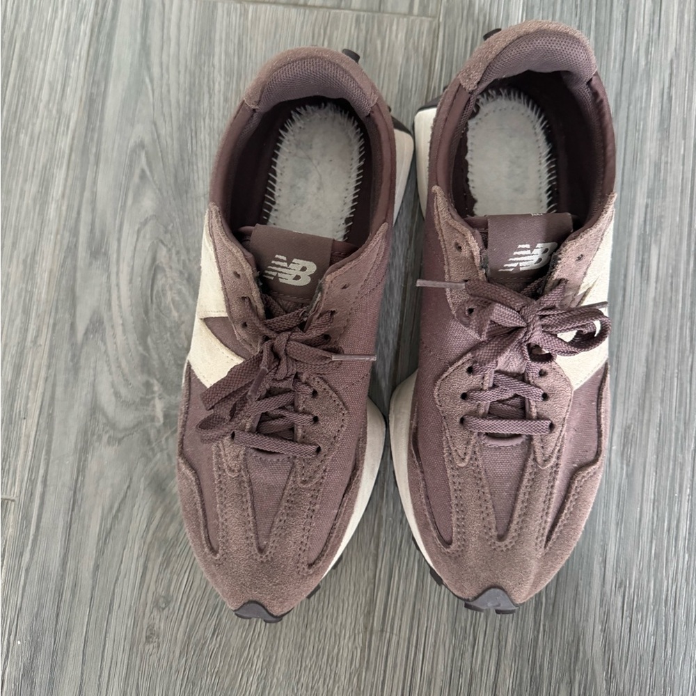 New Balance 327 size 8 Women’s